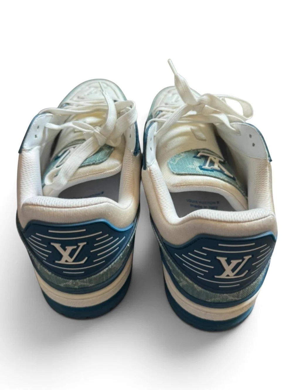 Louis Vuitton White and Teal Low-Top Sneakers Unisex W9 M8
